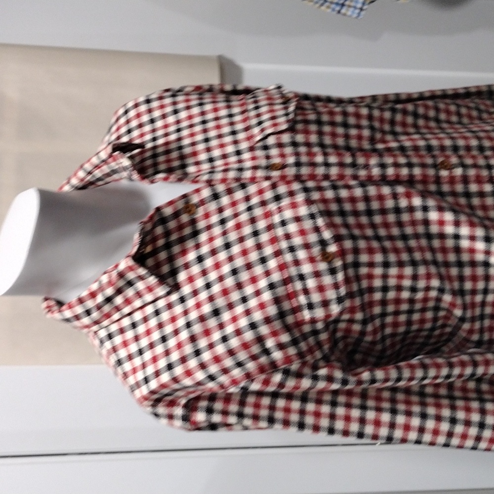 Abercrombie and Fitch mens black and red plaid cotton shirt. XL. Mint condition